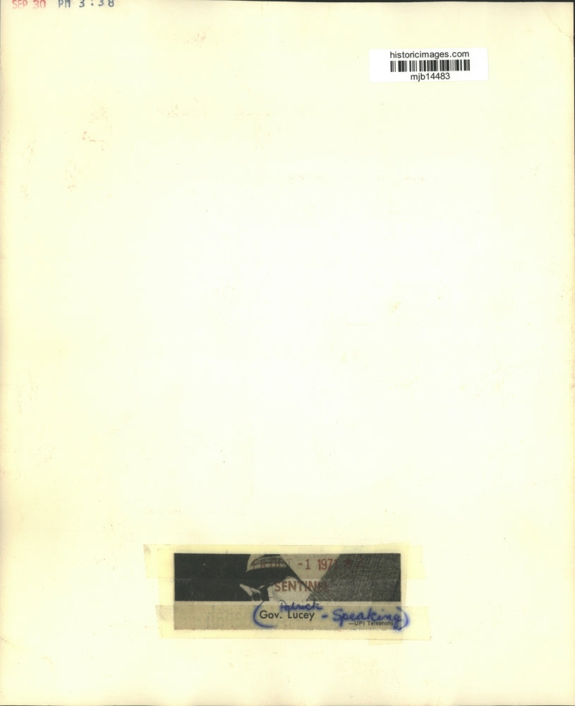 1971 Press Photo Governor Patrick J. Lucey speaking at legislative meeting