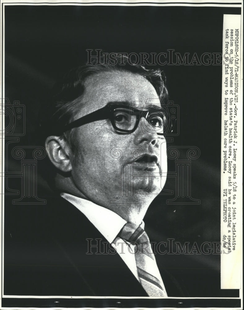 1971 Press Photo Governor Patrick J. Lucey speaks at legislative session, May 18- Historic Images