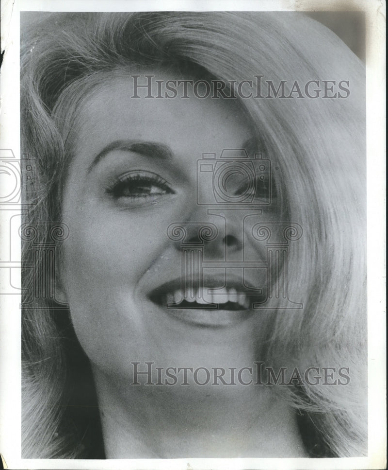 Load image into Gallery viewer, 1964 Press Photo Darlene Lucht, Actress - mjb14491

