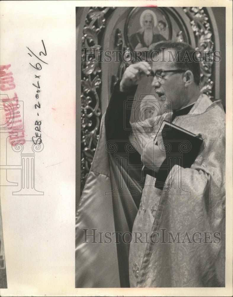 1963 Press Photo Bishop-designate Fermilian closes vesper rites.  - Historic Images