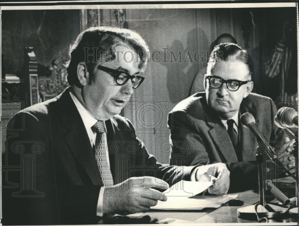 1971 Press Photo Governor Lucey and President John C. Weaver of Wisconsin- Historic Images