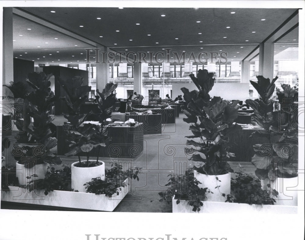 1974 Press Photo An office interior at the First Wisconsin Center in Milwaukee- Historic Images