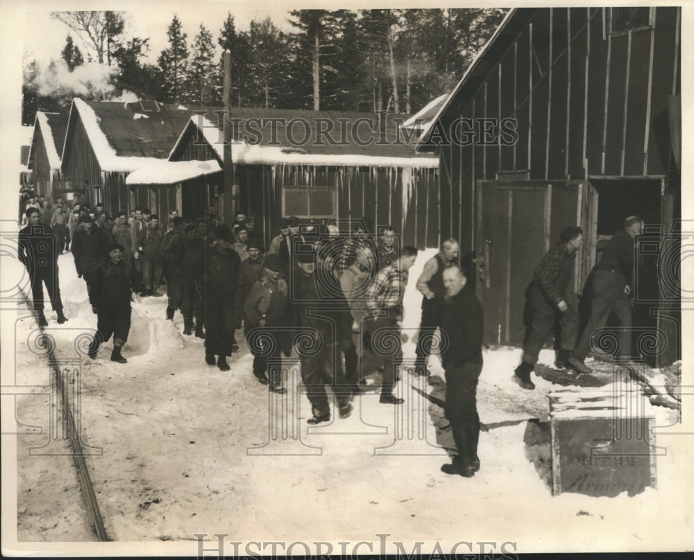 1934 Press Photo Lumberjacks During Meal Time At Camp- Historic Images