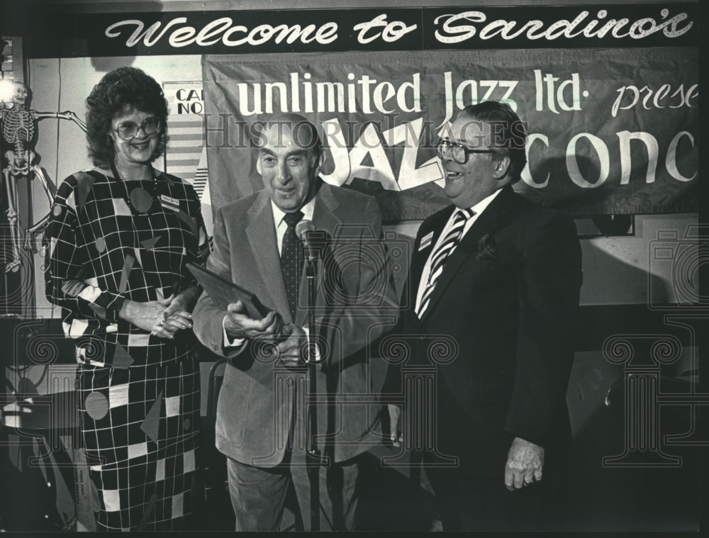 1987 Press Photo Phyllis Lowry president of Unlimited Jazz Ltd, and Donn E Cazel- Historic Images