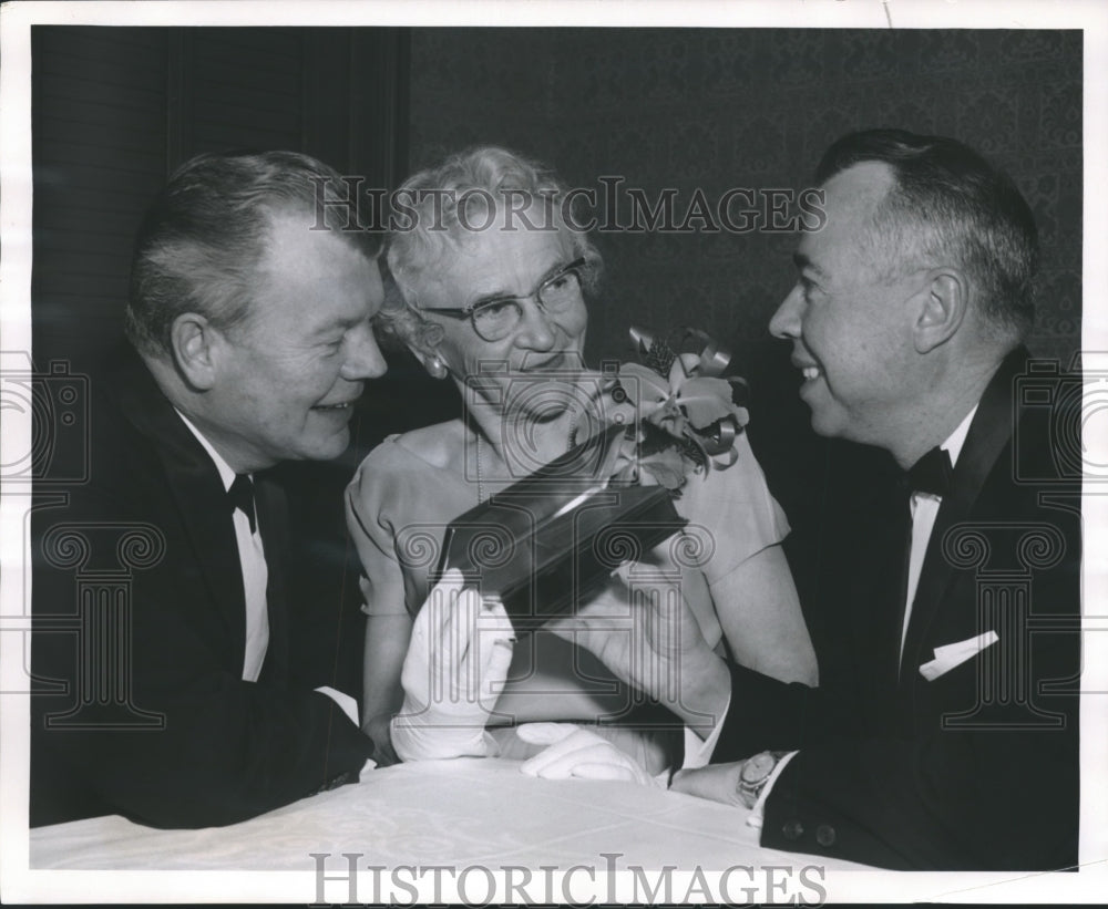 1961 Press Photo Mrs. Charles J.Fischer, founder of Family Foundation, Inc.- Historic Images