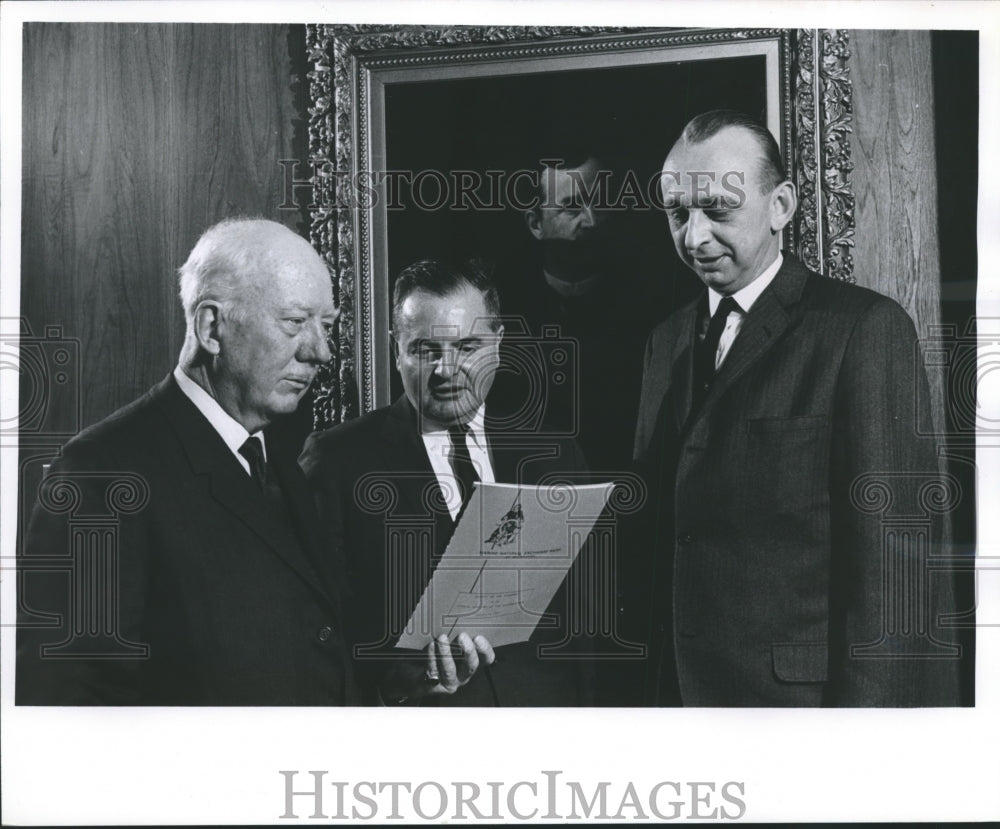 1965 Press Photo Marine National Exchange Executives Stand in Front of Painting