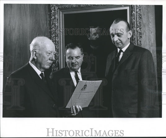 1965 Press Photo Marine National Exchange Executives Stand in Front of Painting