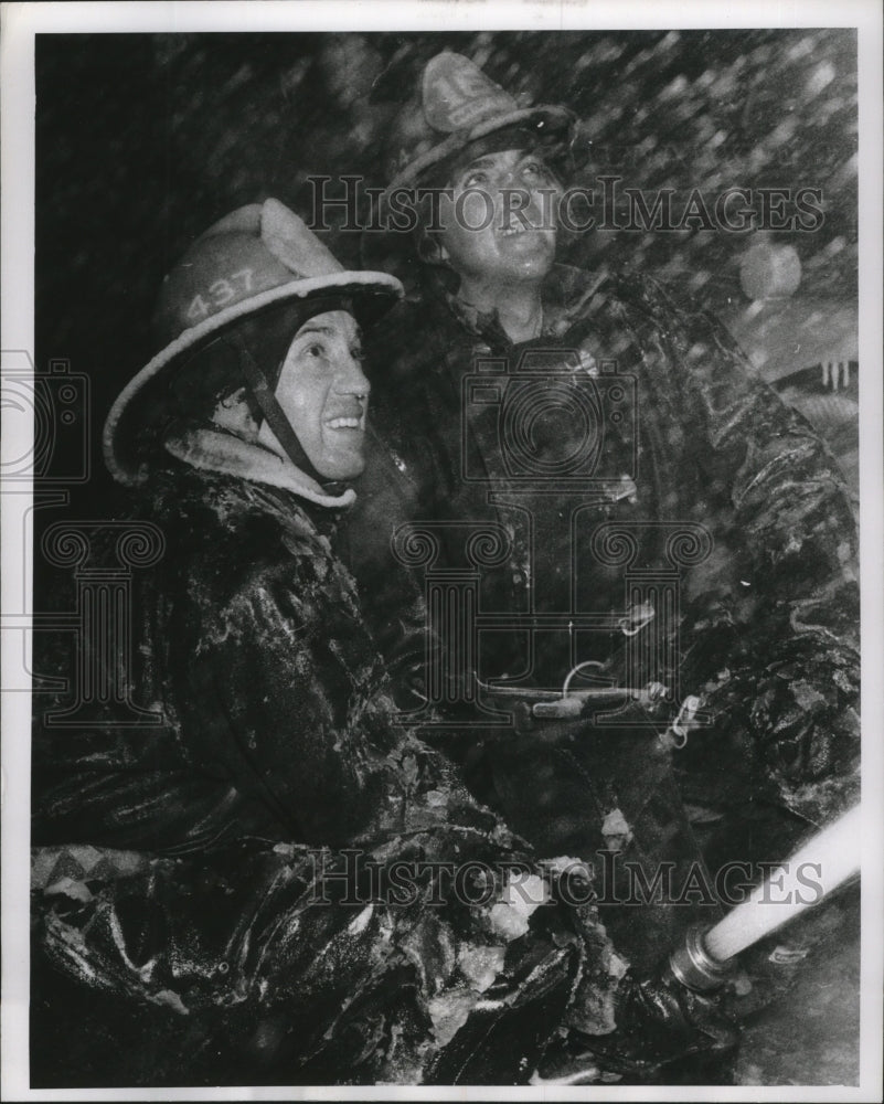 1958 Press Photo Firemen Battle Mitchell Street Blaze in Milwaukee, Wisconsin- Historic Images