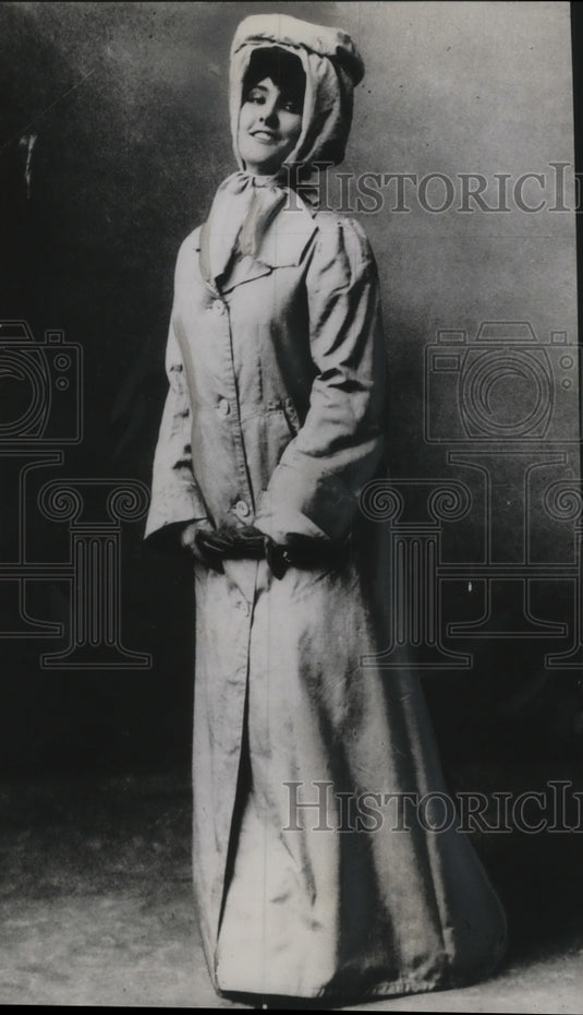 1949 Press Photo Woman Wearing Motoring Costume From the Early 1900's- Historic Images