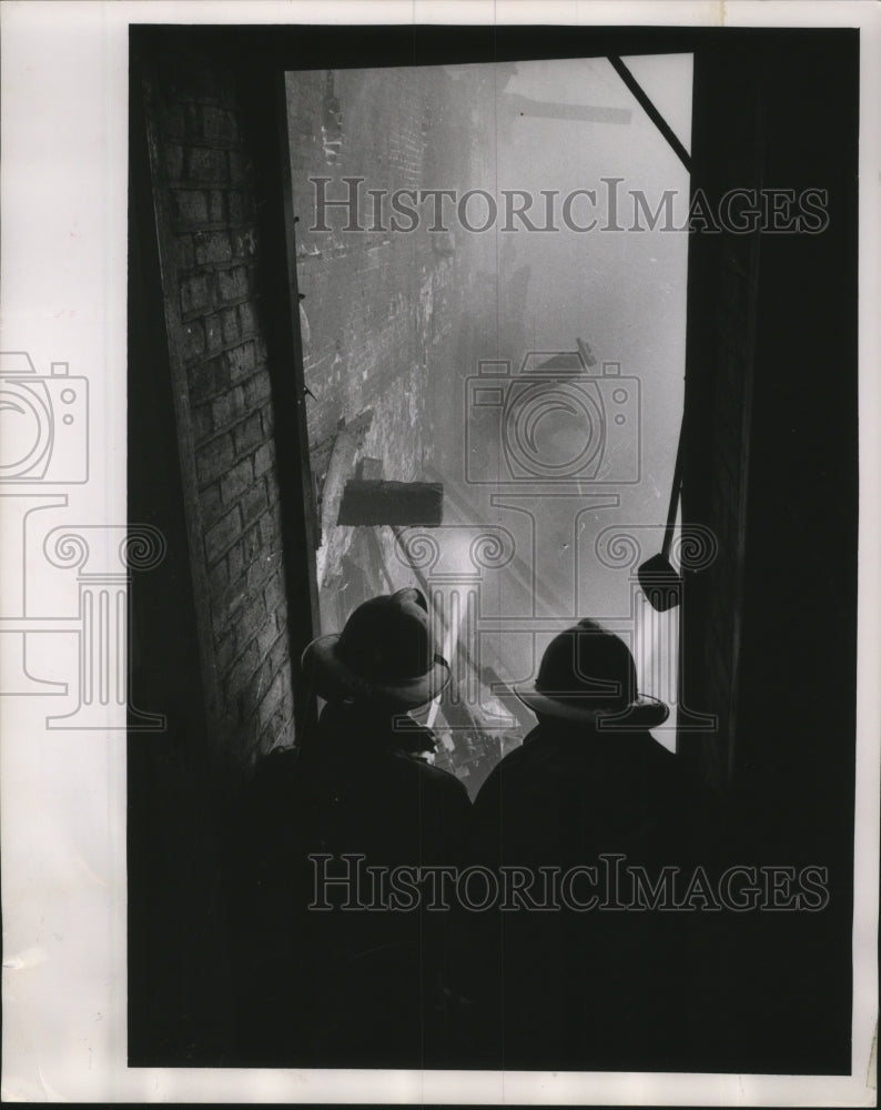 1962 Press Photo Firemen at Plankinton Packing Company Fire, Milwaukee- Historic Images