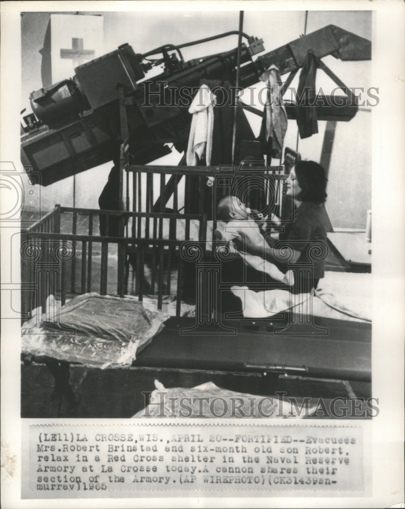 1965 Press Photo Flood Evacuees Mrs. Robert Brinstad & her son at Armory Shelter- Historic Images