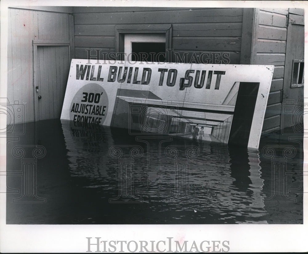 1965 Press Photo Builder&#39;s Sign in Mississippi River Floodwaters in La Crosse- Historic Images