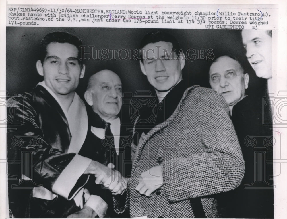 1964 Press Photo Boxing Champion Willie Pastrano Shakes Hands with Terry Downes- Historic Images