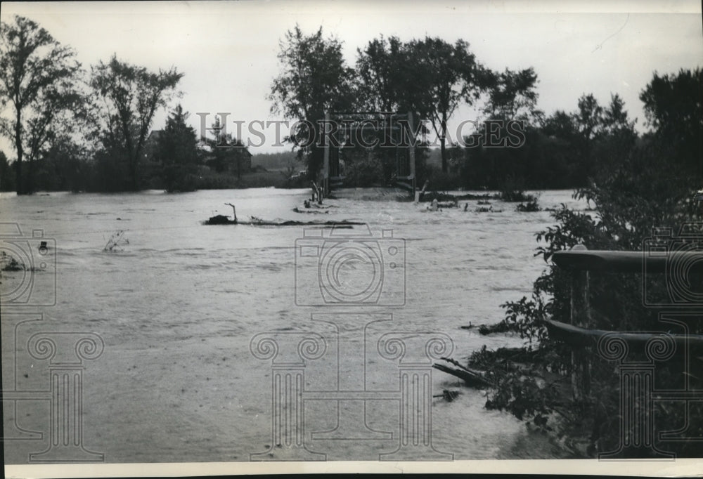 1938 Press Photo Rock Creek bridge near Greenwood in Clark County. - mjb16616