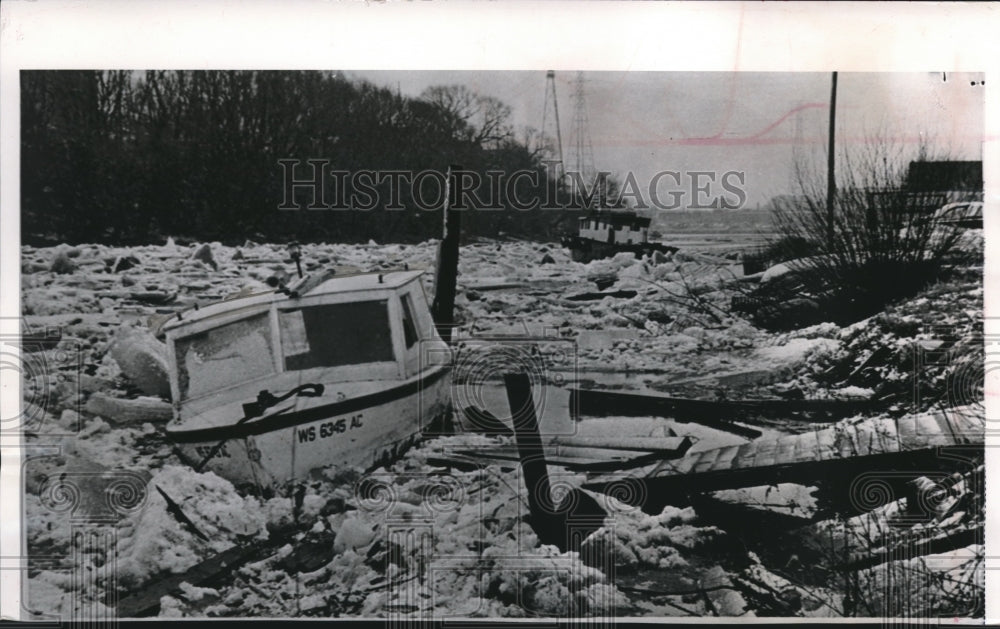 1965 Press Photo Ice breaking up and jamming up the Sheboygan River in Wisconsin- Historic Images