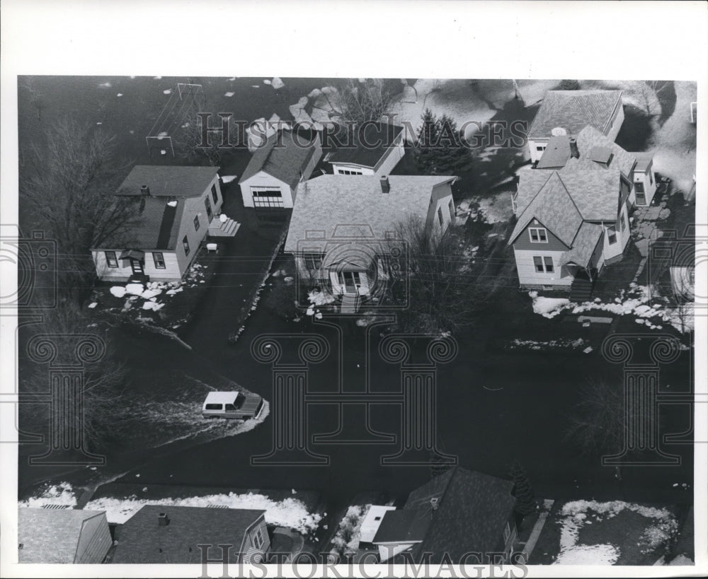 1968 Press Photo Aerial View of Car Driving Through Flooded Street in Wisconsin