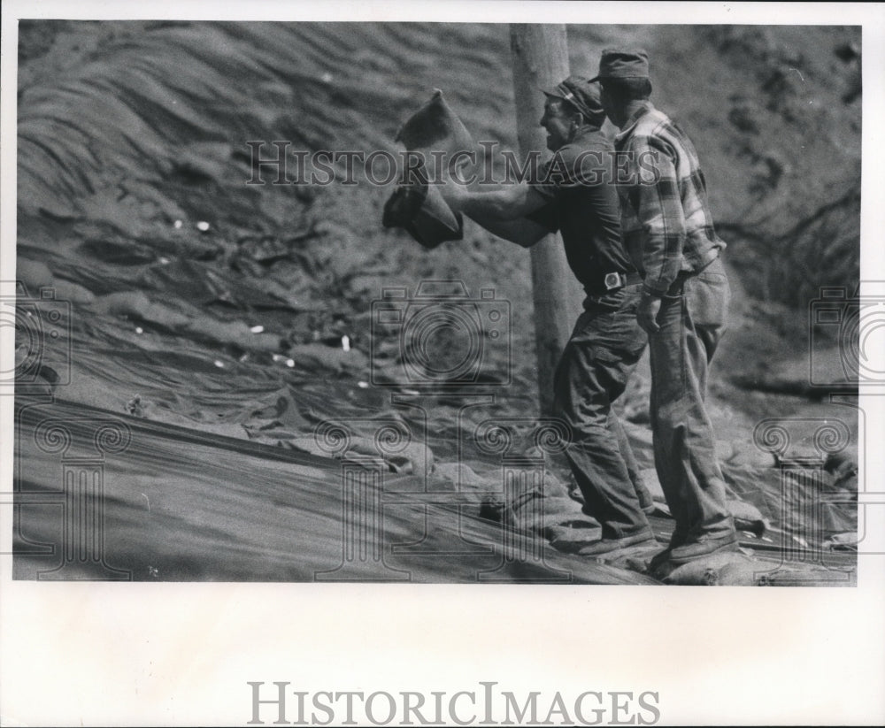 1969 Press Photo Mississippi River Flood Disaster at La Crosse, Wisconsin