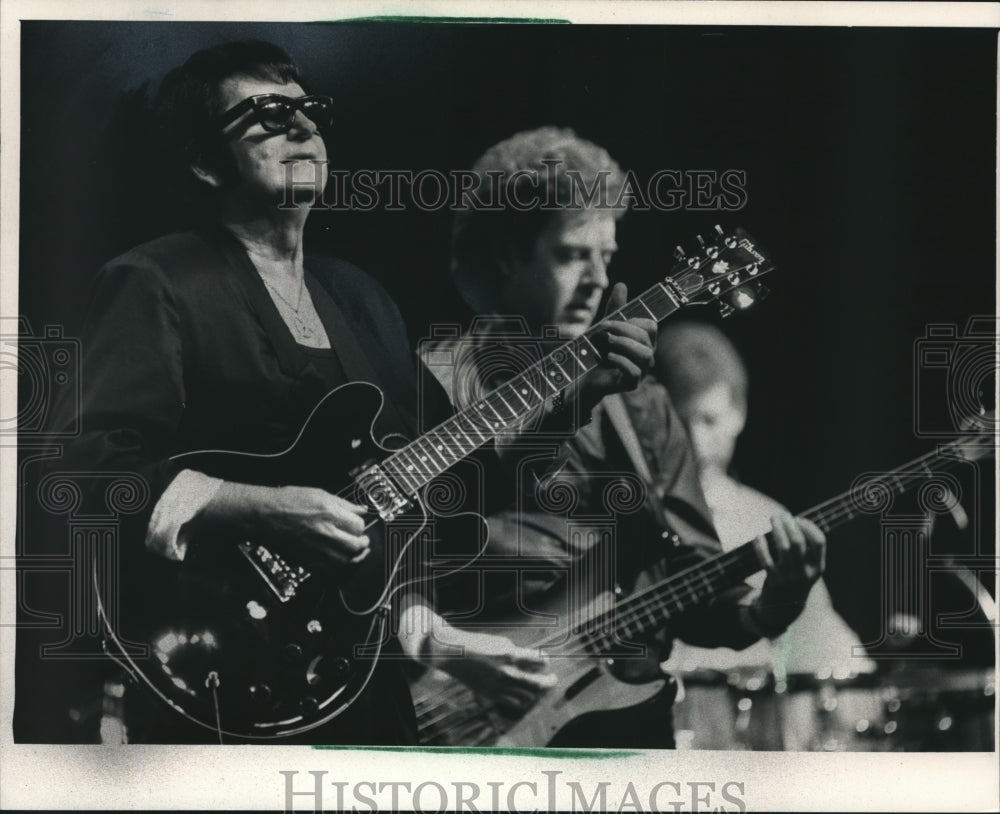 1986 Press Photo Roy Orbison Singing at Pabst Festival- Historic Images