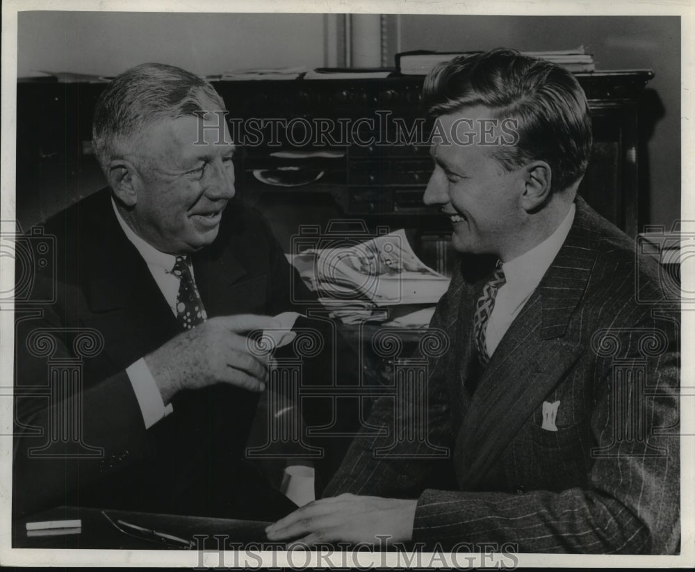 1940 Press Photo Mayor Carl Zeidler (right) and Sherburn Becker, boy mayor 1906- Historic Images