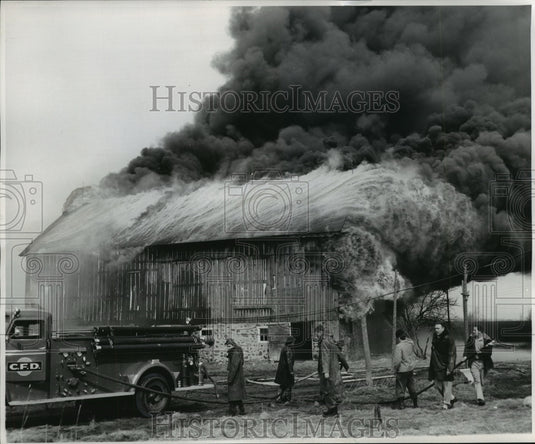 1952 Press Photo Firefighters at Barn Fire on Farm Northwest of Cedarburg- Historic Images