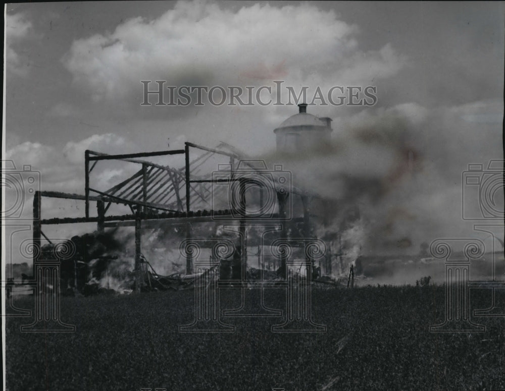 1956 Press Photo Buildings burn on the Van Grool farm in Appleton, Wisconsin- Historic Images