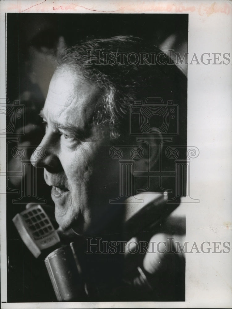 1957 Press Photo Hugh Caitskell At Harvard University, Cambridge, Massachusetts