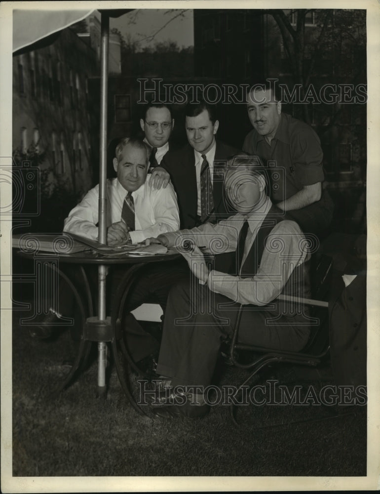 1940 Press Photo Paul Gergen, and friends, Hot Springs, Arkansas. - mjb18381