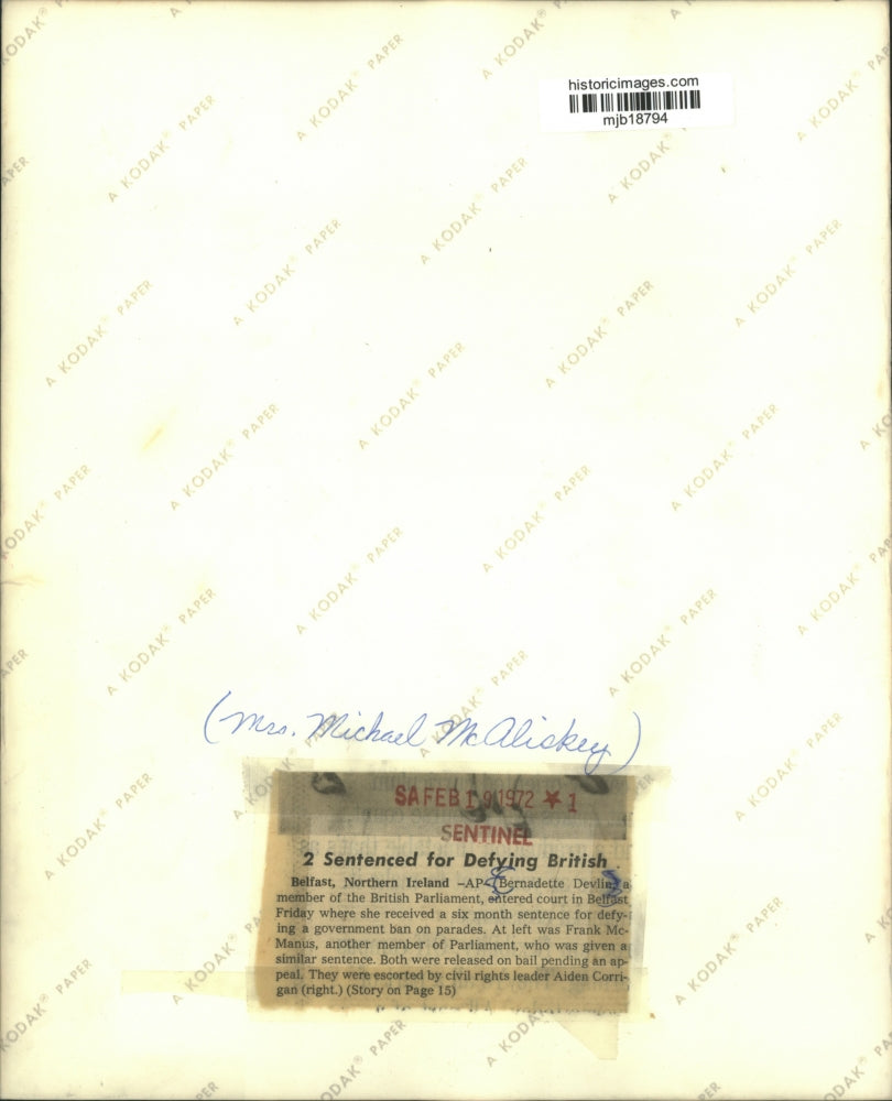 1972 Press Photo Bernadette Devlin entered Court in Belfast for Defying Ban