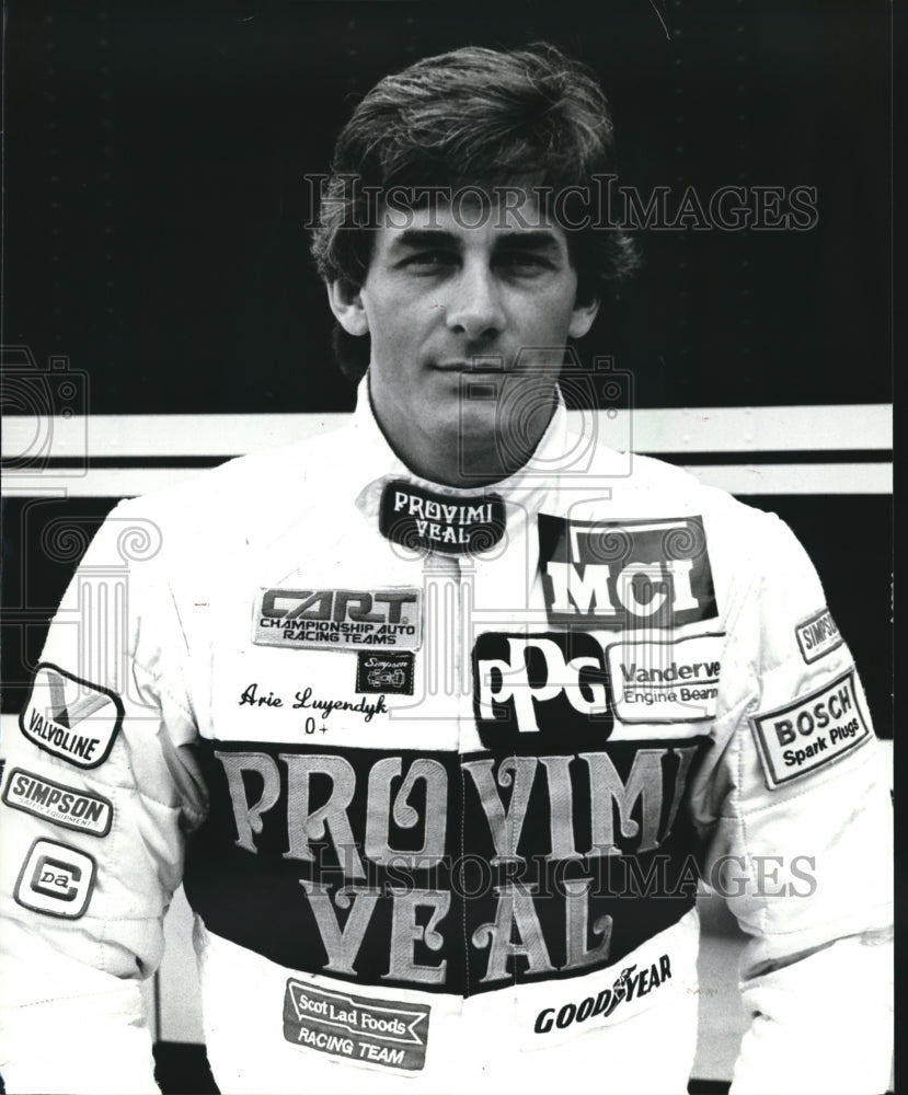 1985 Press Photo Arie Luyendyk,United States race car driver, dressed for race- Historic Images