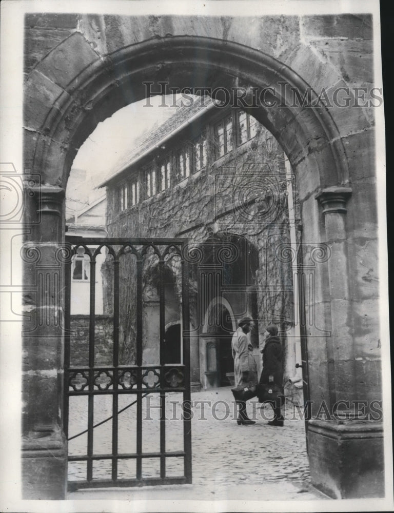 1933 Press Photo Two People Standing at Saint Andrews Church Wittenberg Germany- Historic Images