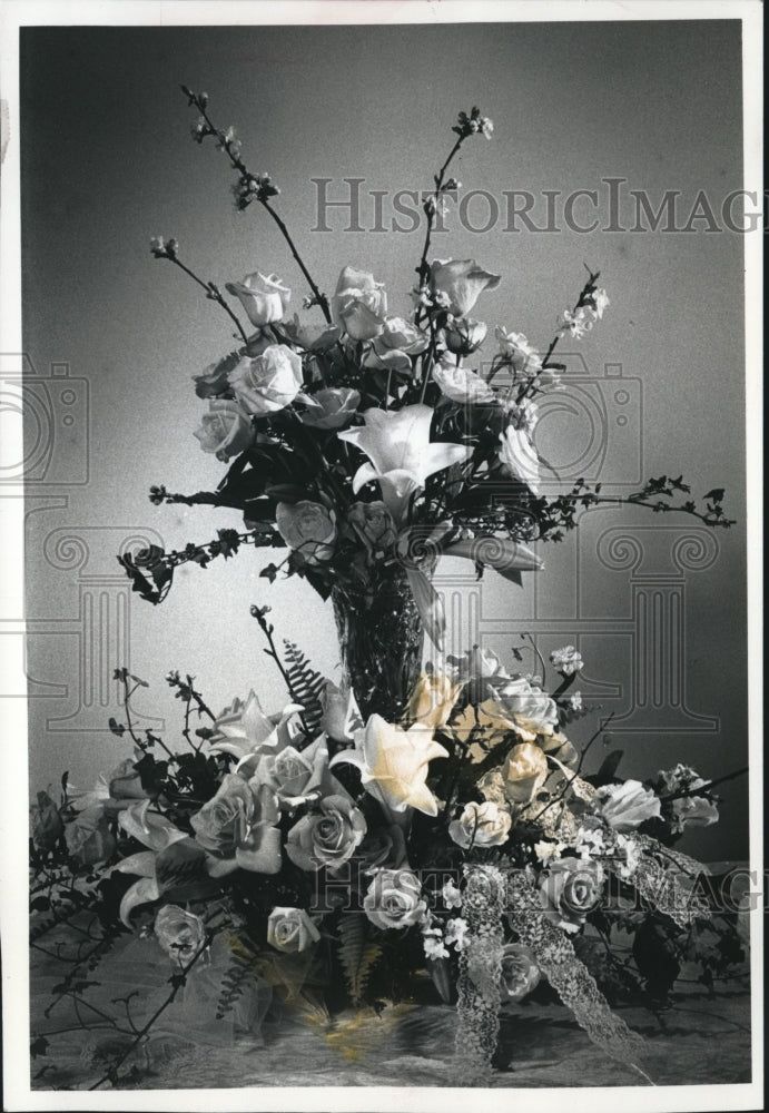 1990 Press Photo Lush Victorian floral arrangement of Roses. - mjb19256- Historic Images