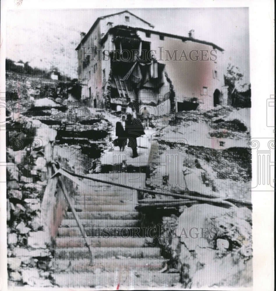 1963 Press Photo Vaiont Dam fails, Flash Flood damages homes in Longarone, Italy- Historic Images