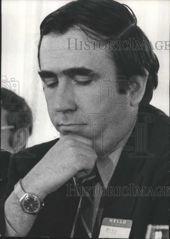 Load image into Gallery viewer, 1975 Press Photo Milwaukee District Attorney E. Michael McCann - mjb19436
