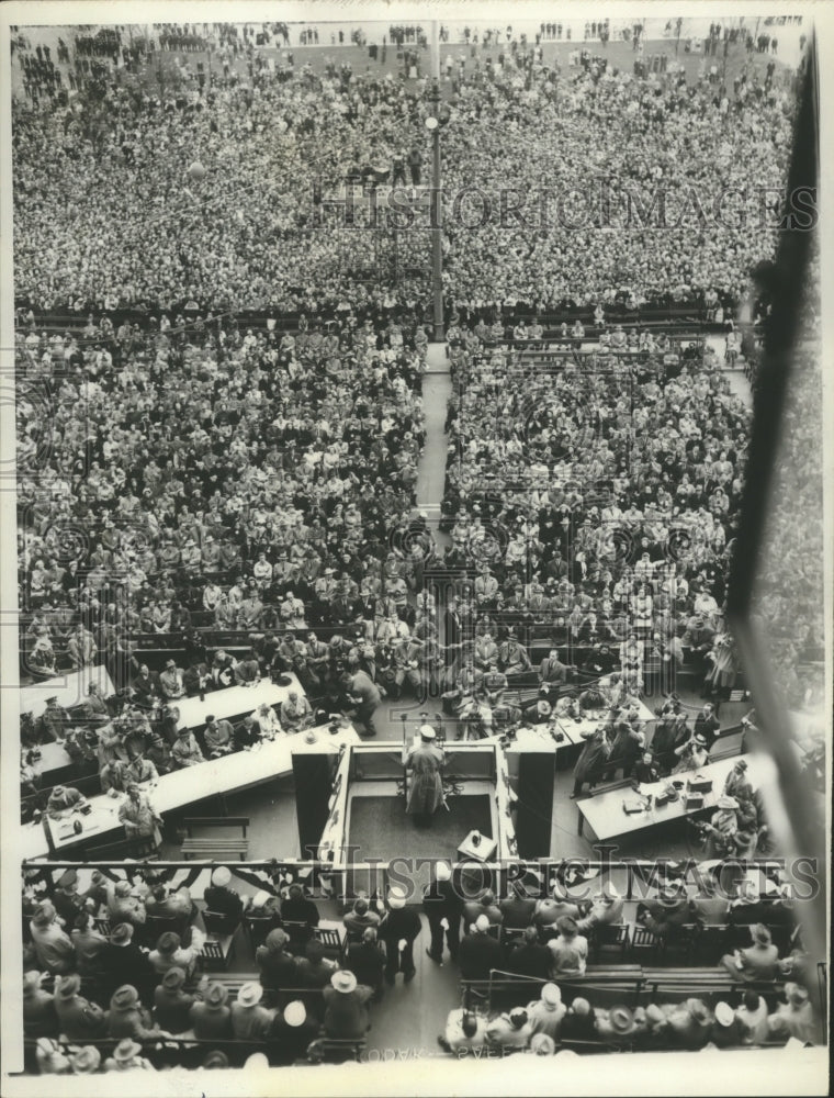 1951 Press Photo General MacArthur speaks at MacArthur Square for Ceremony- Historic Images