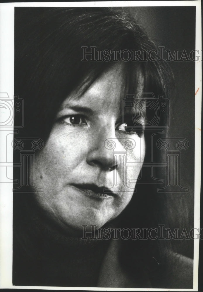 1993 Press Photo Author and Wisconsin-Milwaukee professor  Genevieve G. McBride- Historic Images