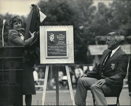 1986 Press Photo A track named for Wisconsin coach Dan McClimon is dedicated- Historic Images