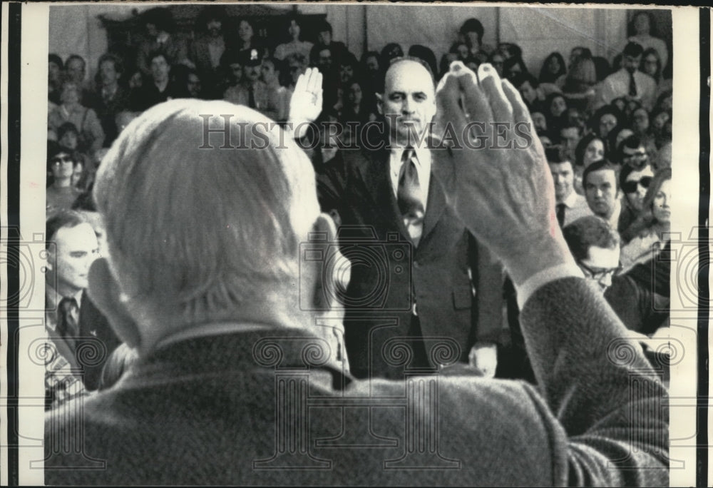 1973 Press Photo Senator Sam Ervin swears in James W. McCord Junior at Watergate- Historic Images