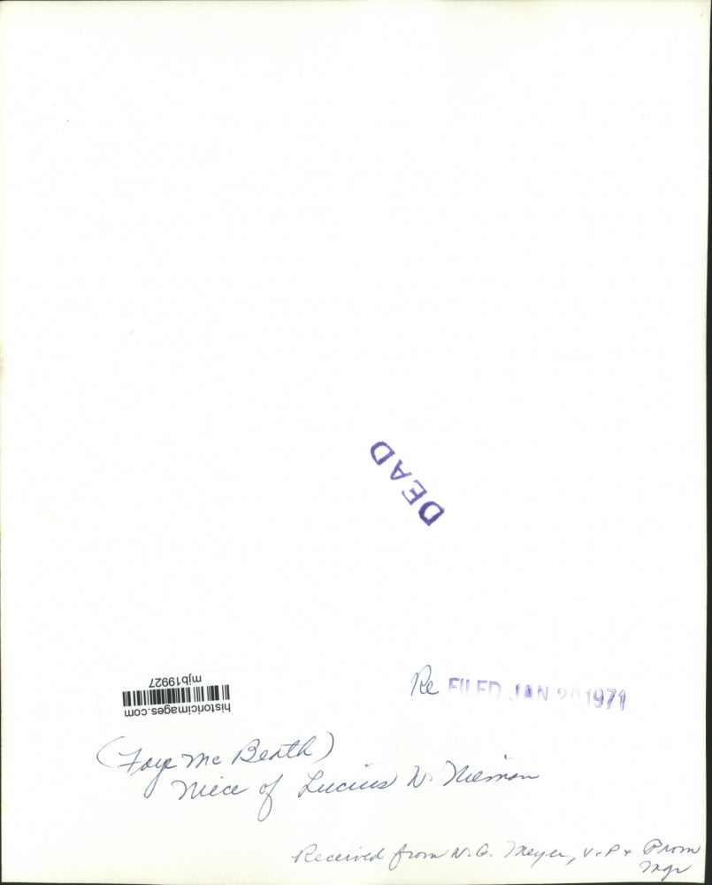 1971 Press Photo Niece of Lucius W. Nieman, Faye McBeath at Ceremony with Plaque