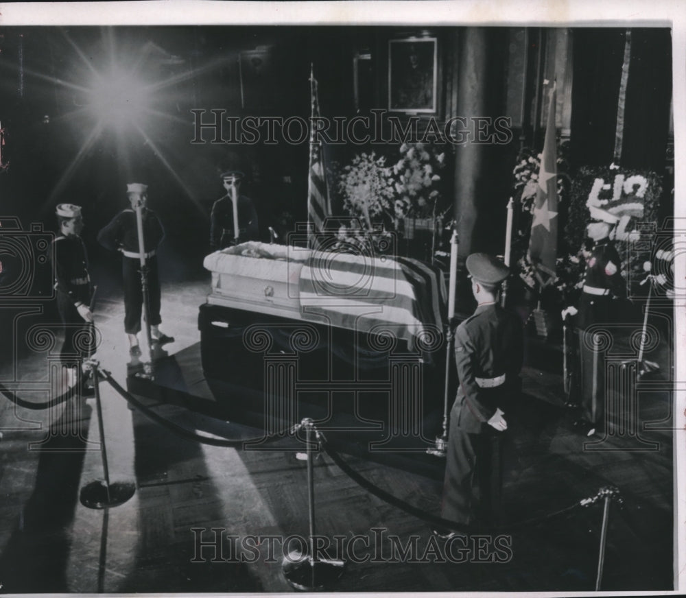 1964 Press Photo Body of Army General Douglas MacArthur lay in State in New York- Historic Images