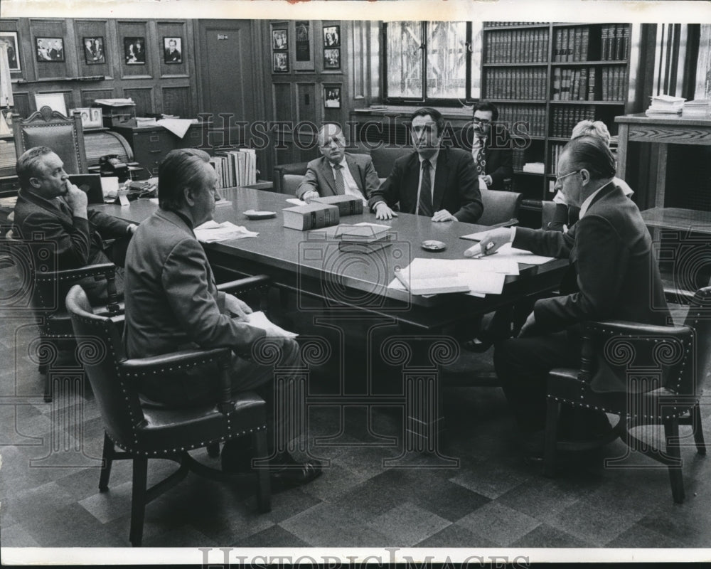 1974 Press Photo County Judge John E. McCormick listens to Attorneys in Office