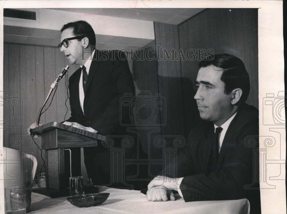 1968 Press Photo E. Michael McCann and John F Foley at Forum in Ambassador Hotel