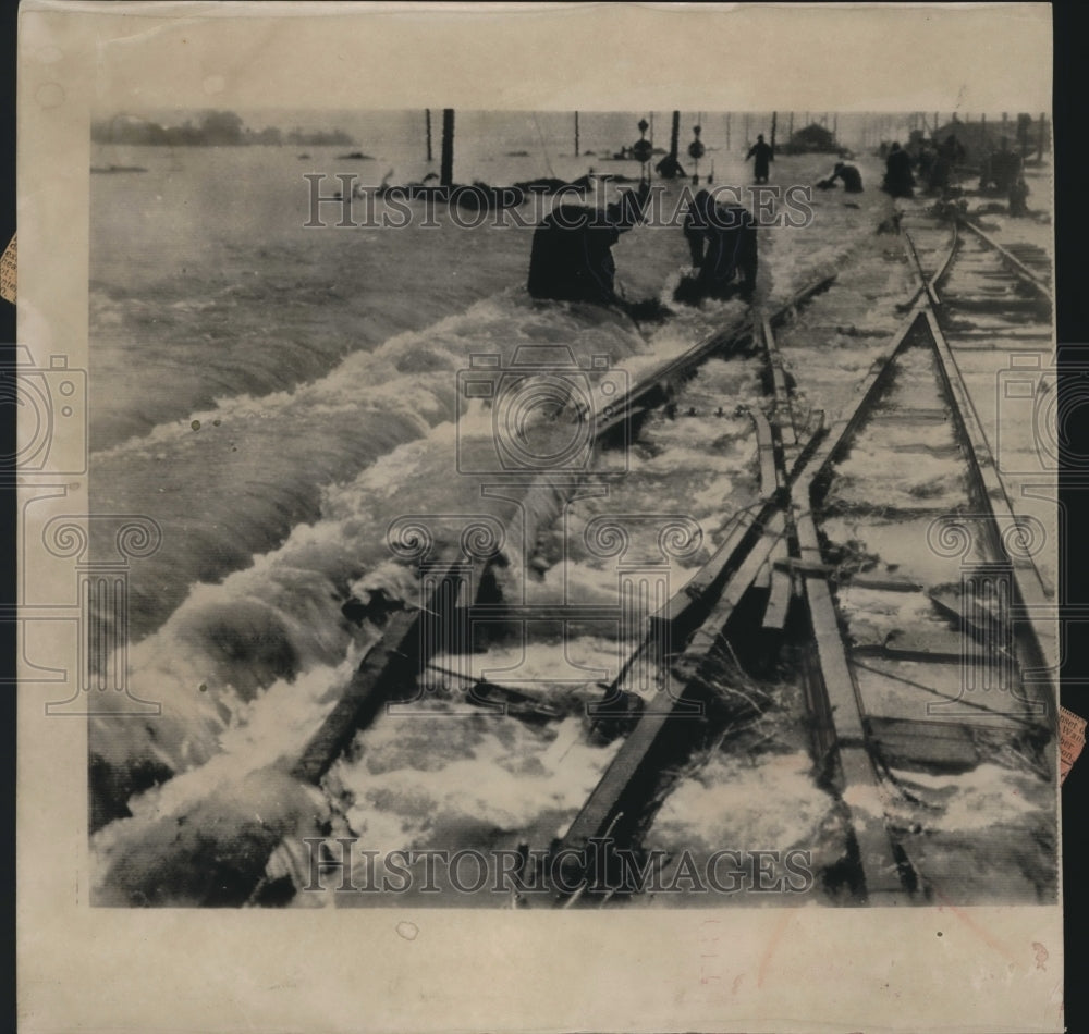 1953 Press Photo Japanese Workmen lash Railroad Tracks in Flooded Fukuoka, Japan- Historic Images