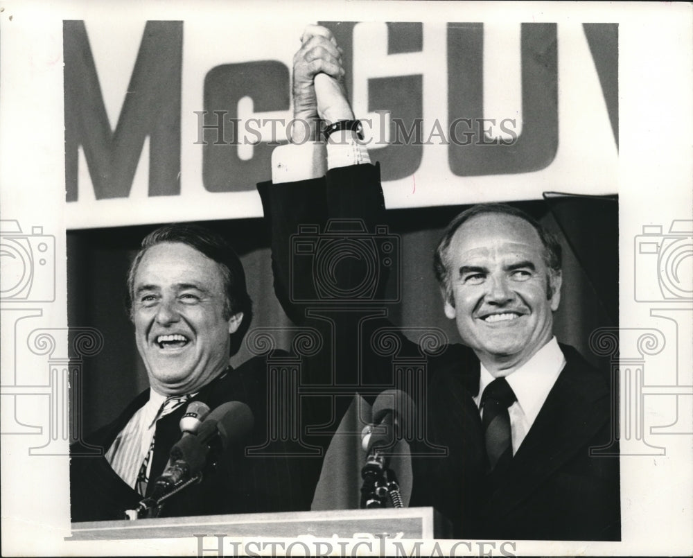 1972 Press Photo Sargent Shriver and George McGovern at National Convention- Historic Images