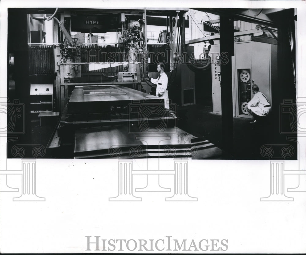 1955 Press Photo The Gidding &amp; Lewis Machine Tool Co., Numericord System, WI- Historic Images