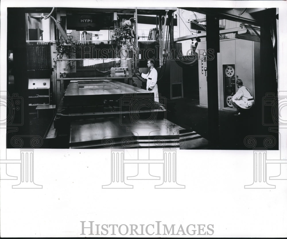 1955 Press Photo The Gidding & Lewis Machine Tool Co., Numericord System, WI- Historic Images