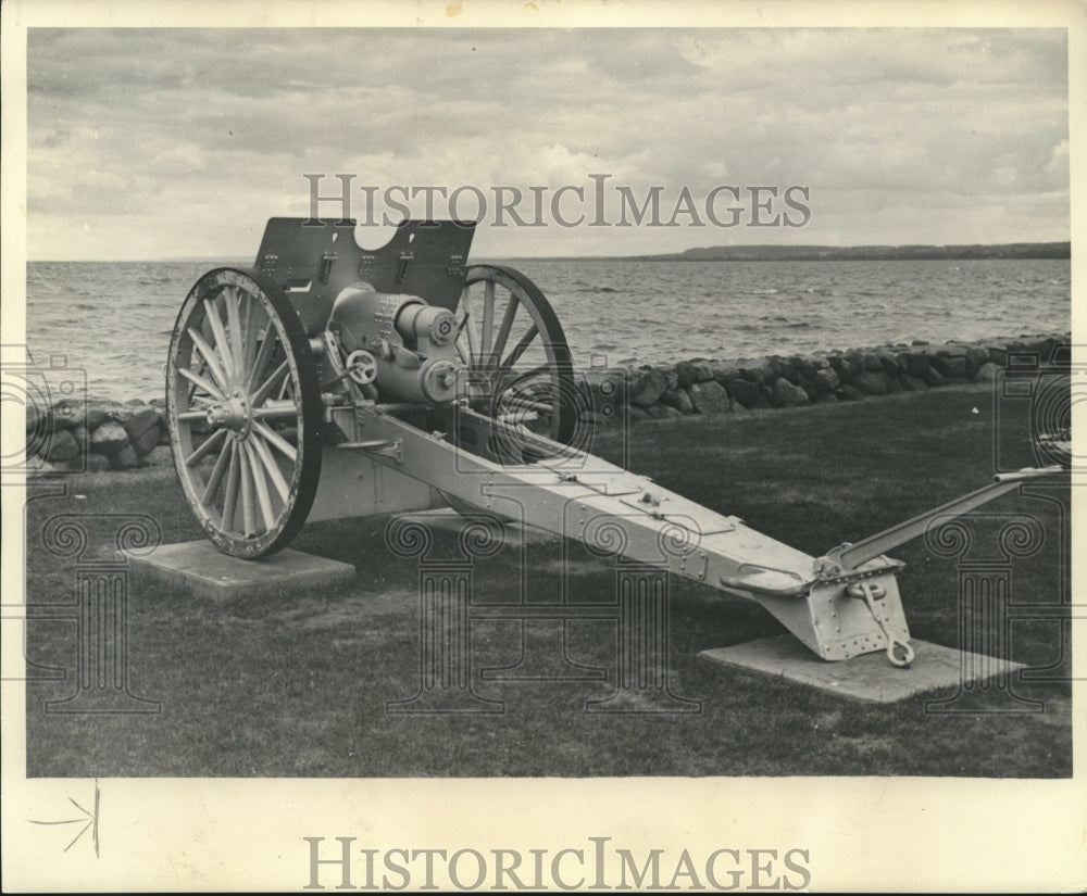 1934 Press Photo World War Artillery Trophy, Lake Winnebago, Wisconsin