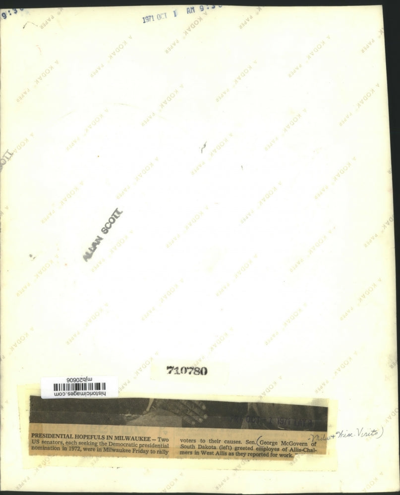 1971 Press Photo George McGovern Greets Allis-Chalmers Employees in West Allis