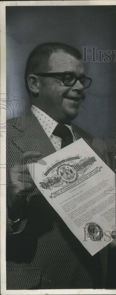 1972 Press Photo R.J. McMahon, Wisconsin Commissioner of Savings and Loans