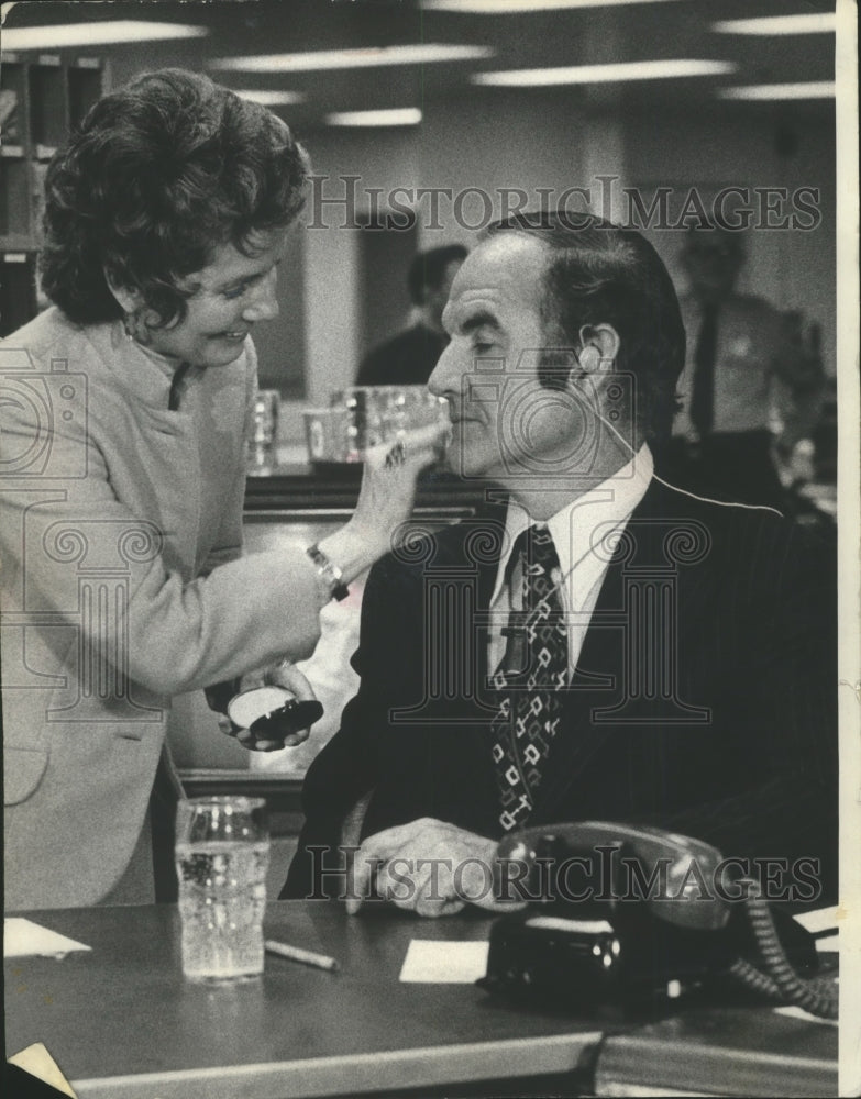 1972 Press Photo Mrs. George S. McGovern preps husband for PBS telecast - Historic Images