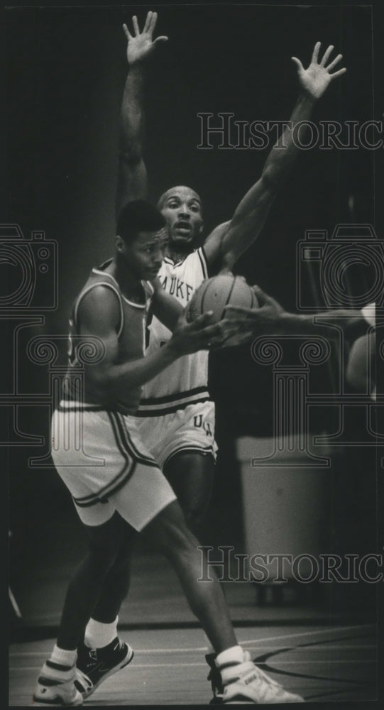 1990 Press Photo Wisconsin-Madison Basketball Player Von McDade on Court- Historic Images